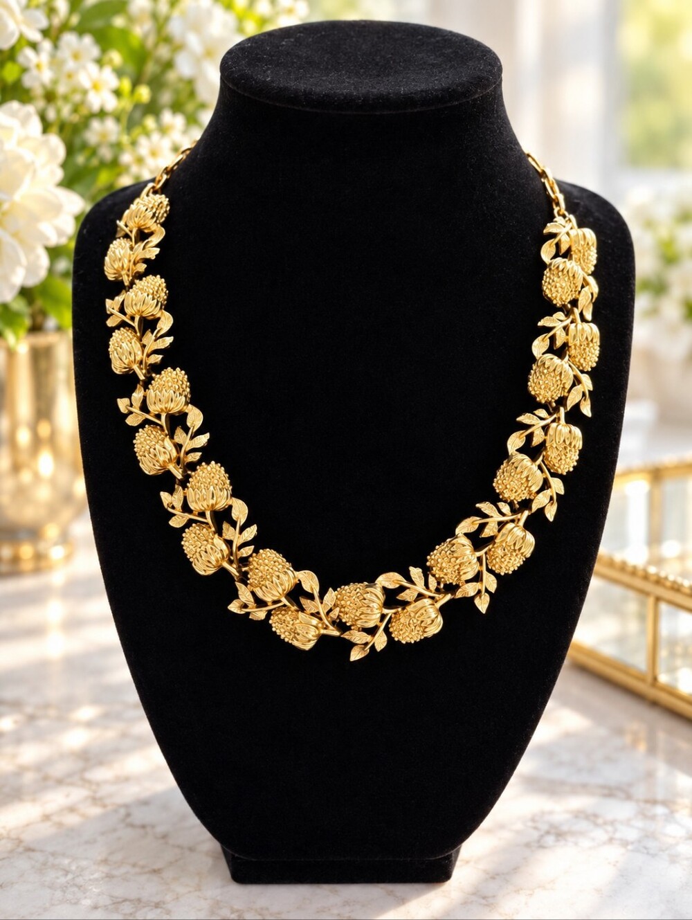 ✨ Vintage STAR Gold-Tone Thistle Floral Statement Necklace – Adjustable Chain